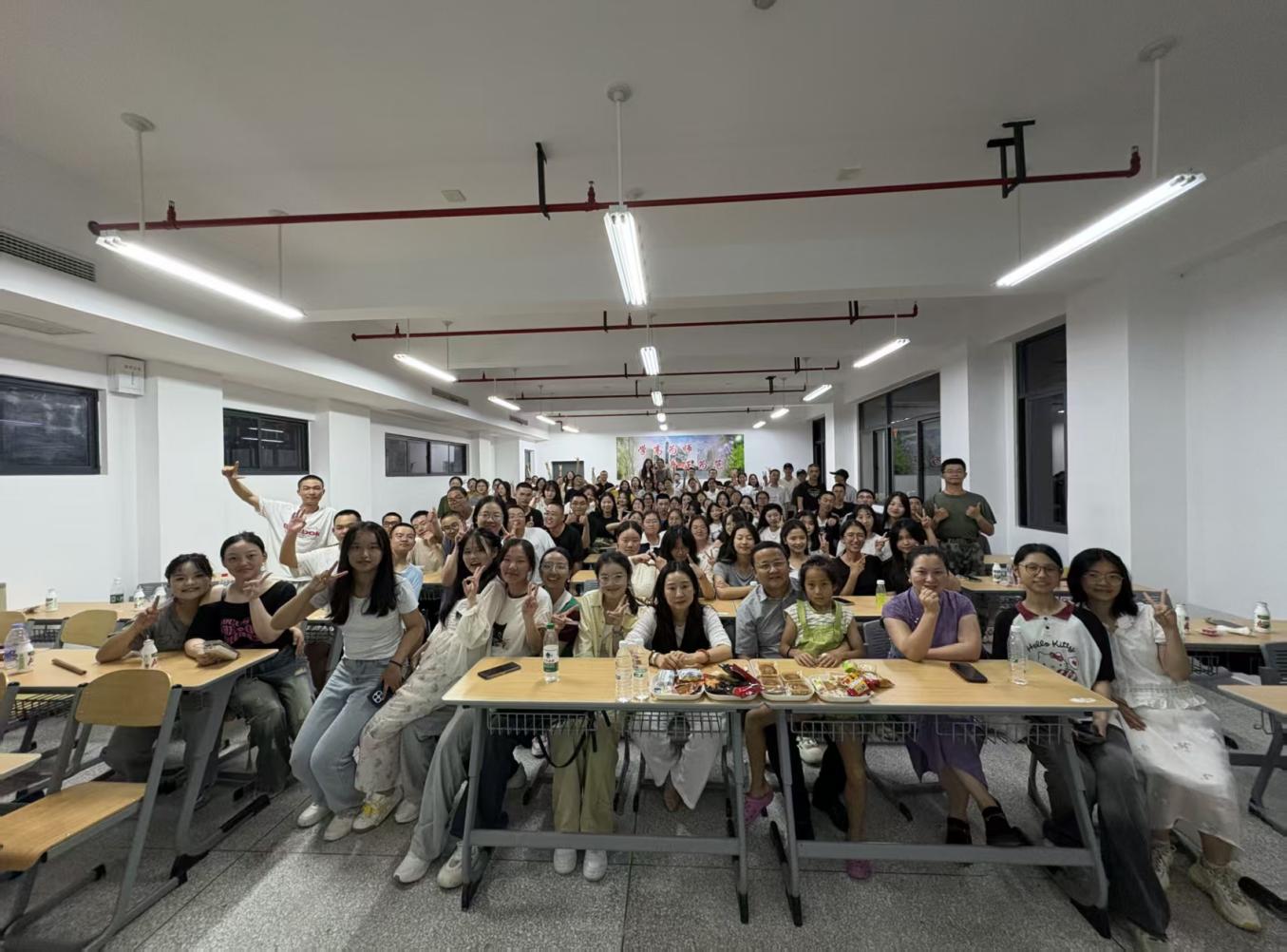 凝聚新生情谊，传递学院关怀——TapTap188BEt改名中秋晚会